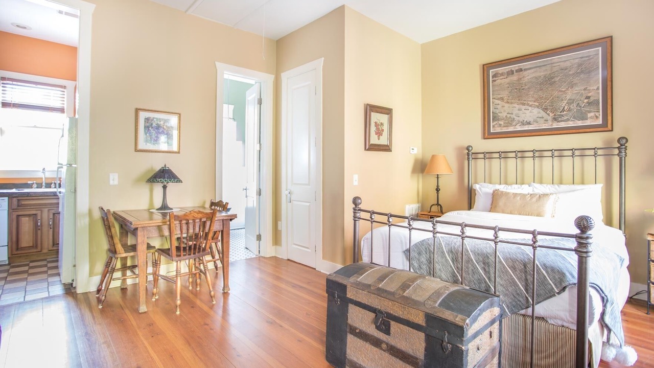 Photo of Bedroom in Historic District - North