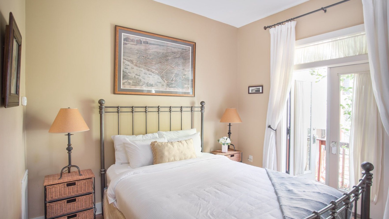 Photo of Bedroom in Historic District - North