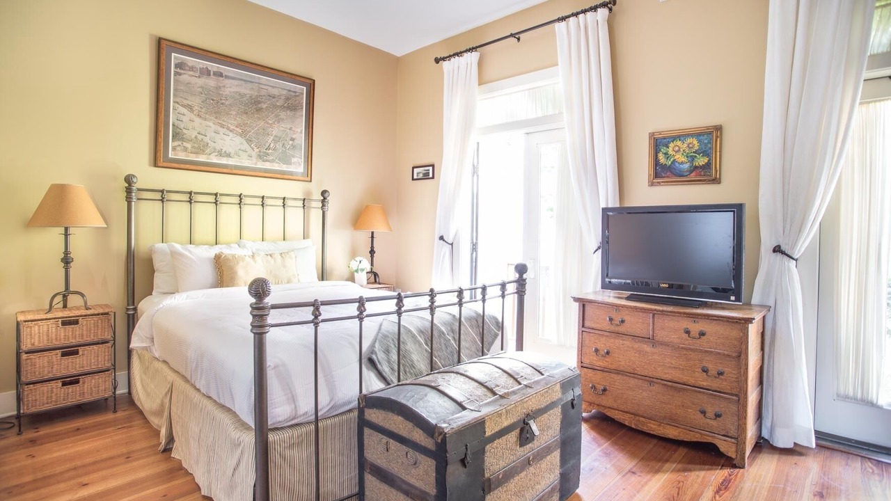 Photo of Bedroom in Historic District - North
