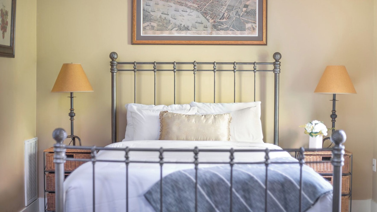 Photo of Bedroom in Historic District - North