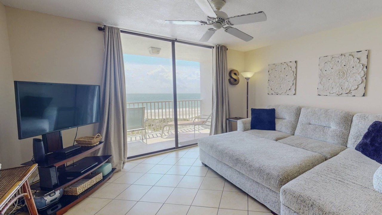 Photo of Livingroom in Madeira Beach