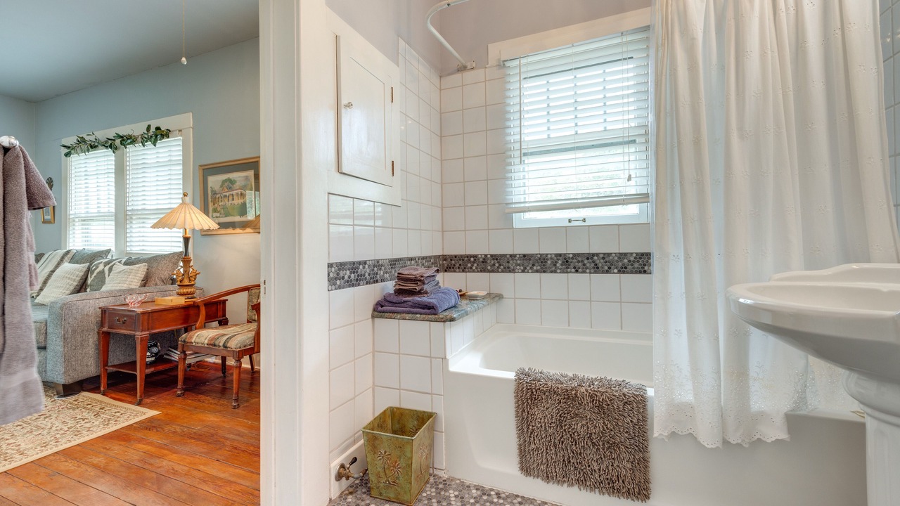 Photo of Bathroom in Canyon Lake