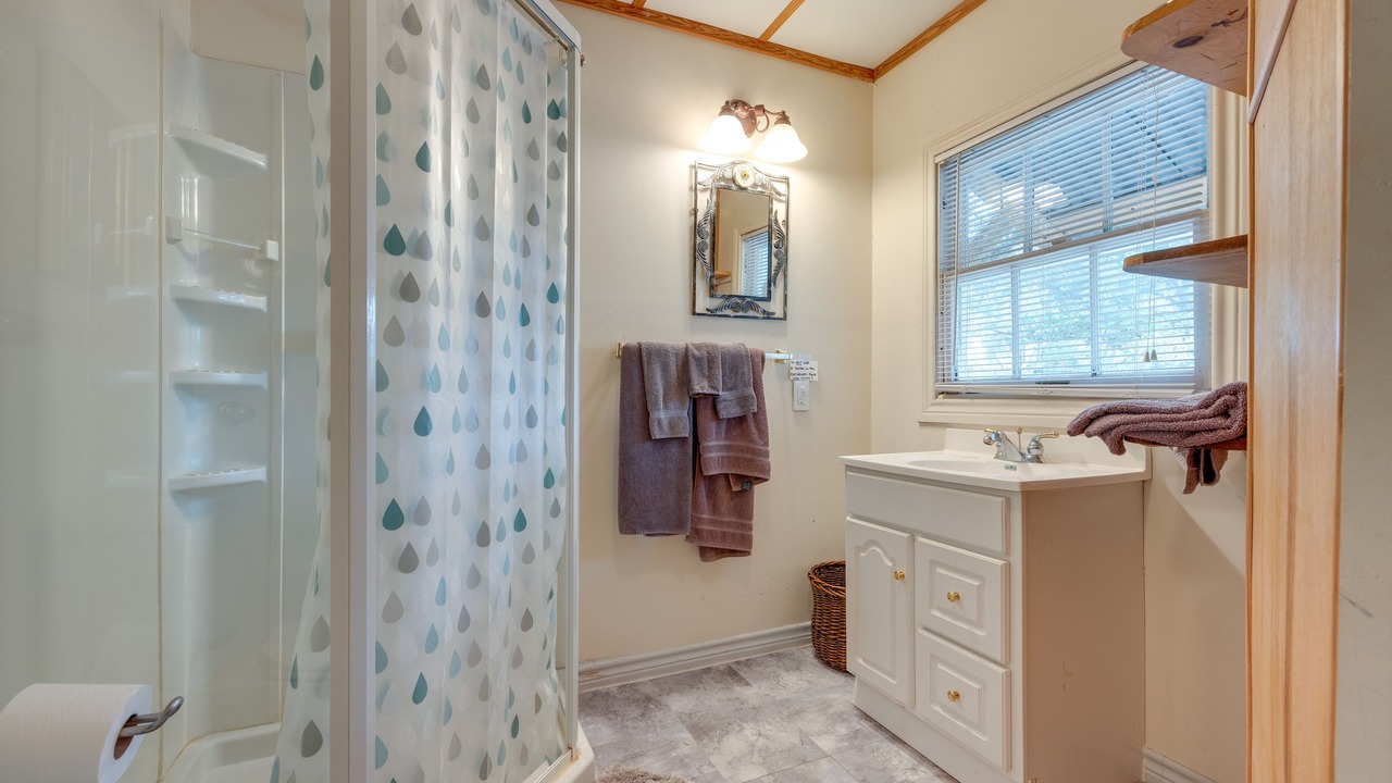Photo of Bathroom in Canyon Lake