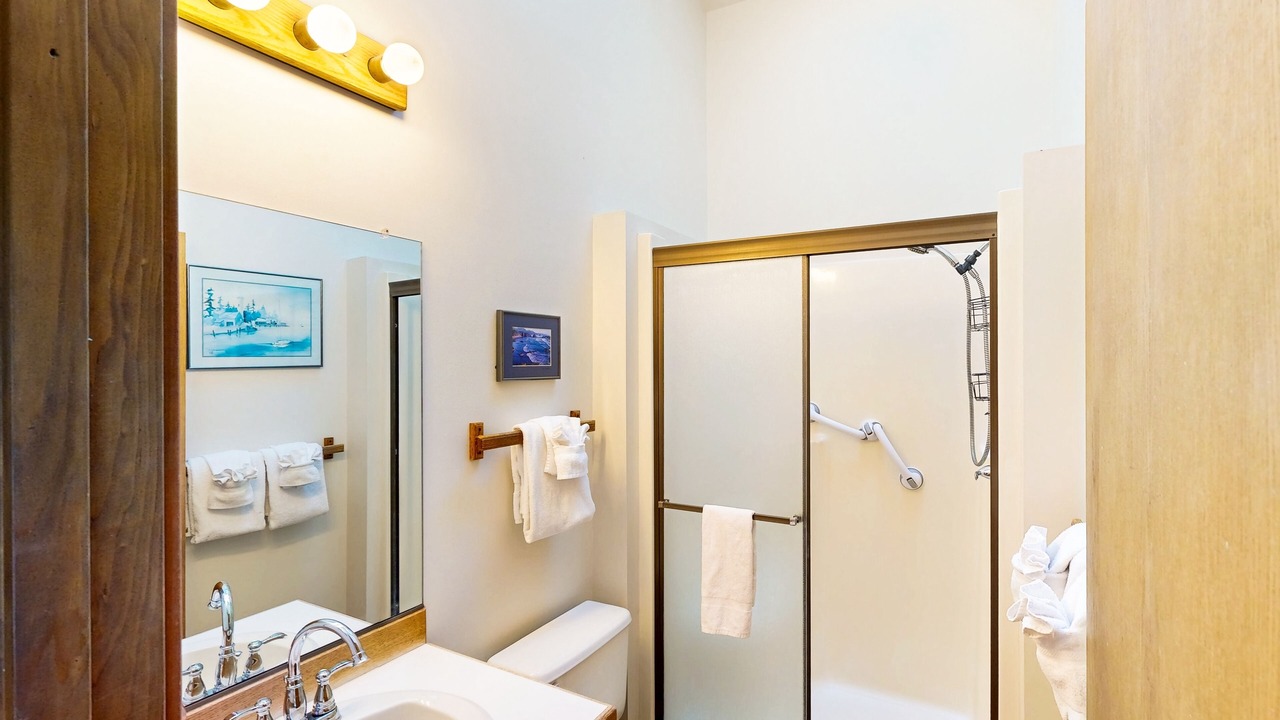 Photo of Bathroom in Cannon Beach