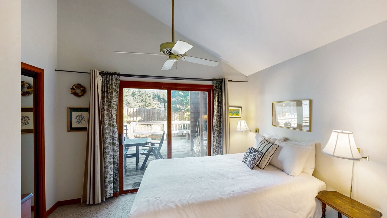 Photo of Bedroom in Cannon Beach