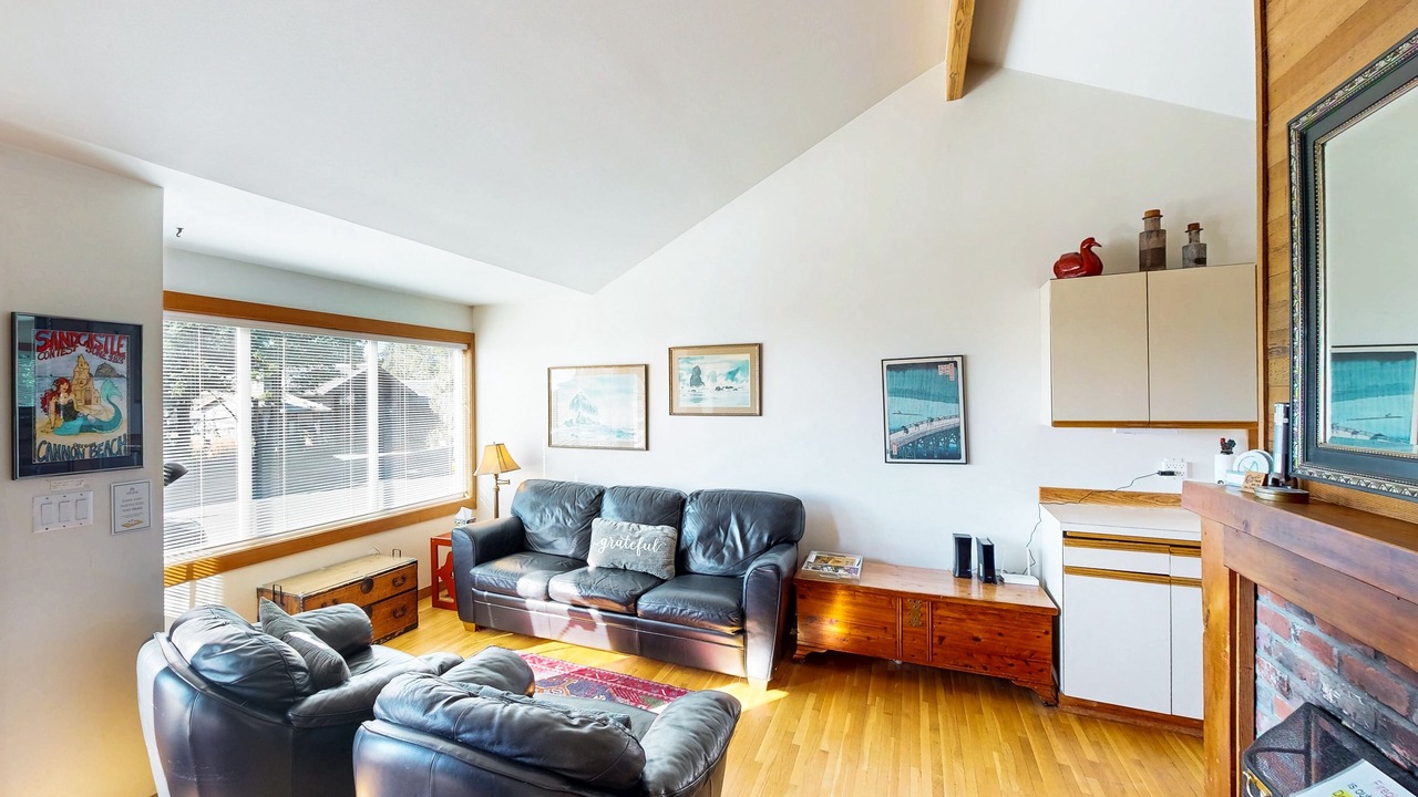 Photo of Livingroom in Cannon Beach