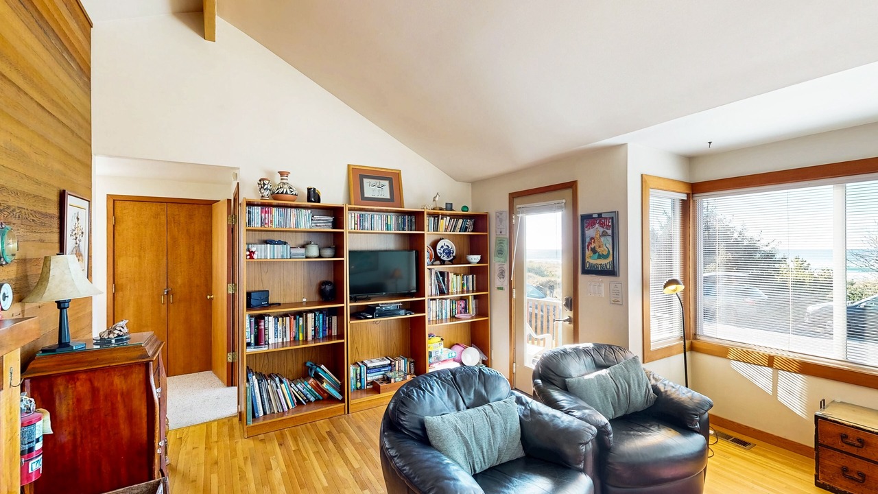 Photo of Livingroom in Cannon Beach