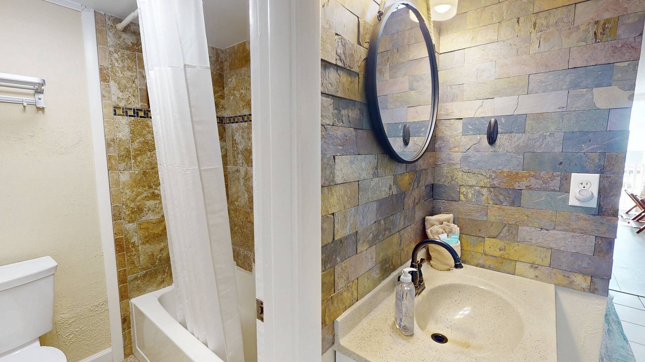 Photo of Bathroom in Treasure Island