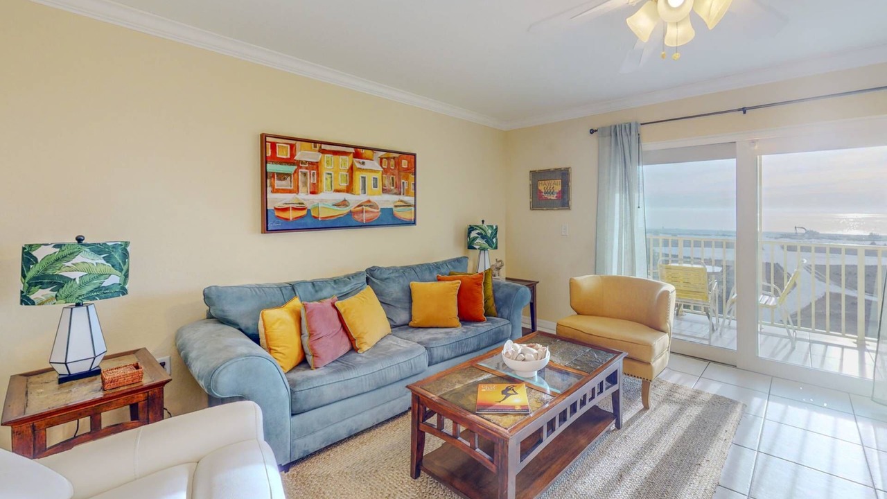 Photo of Livingroom in Treasure Island