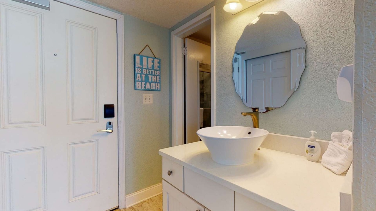 Photo of Bathroom in Treasure Island