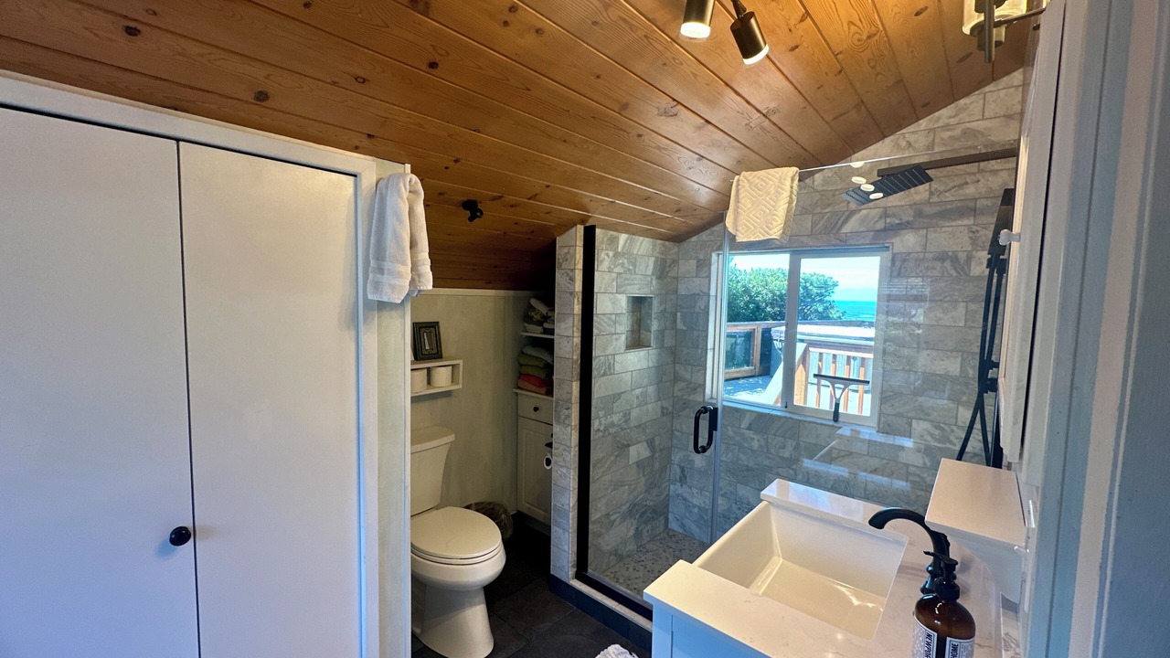 Photo of Bathroom in Sandpiper Village