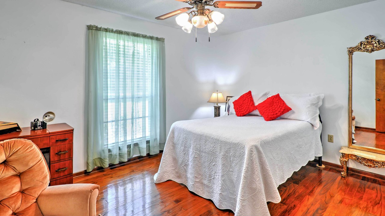 Photo of Bedroom in Clinton