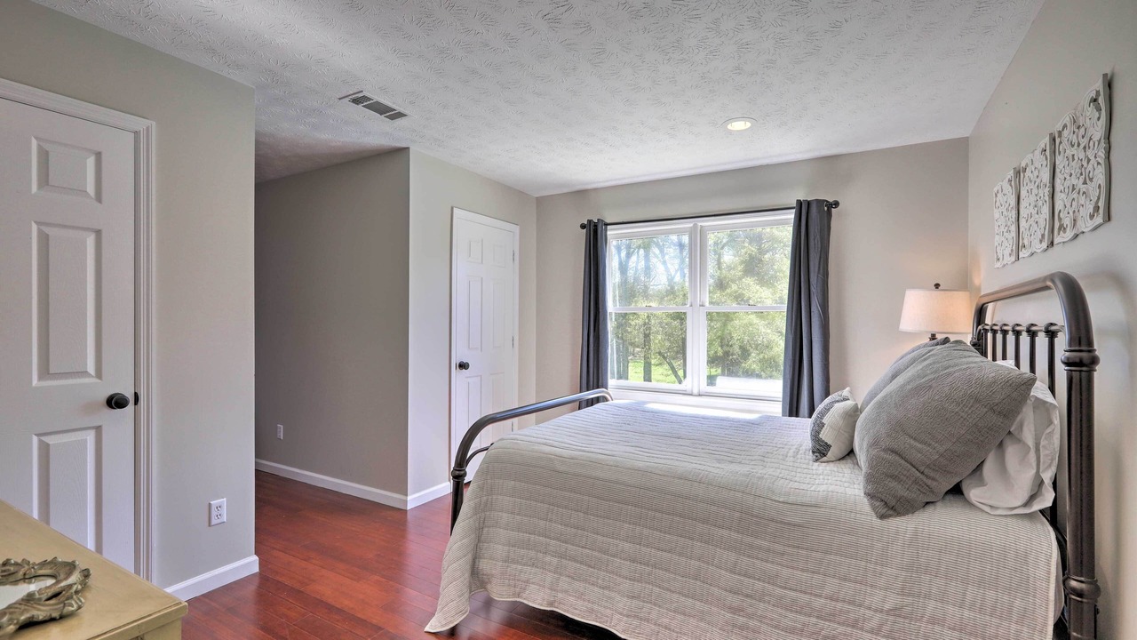 Photo of Bedroom in Pine Mountain Valley