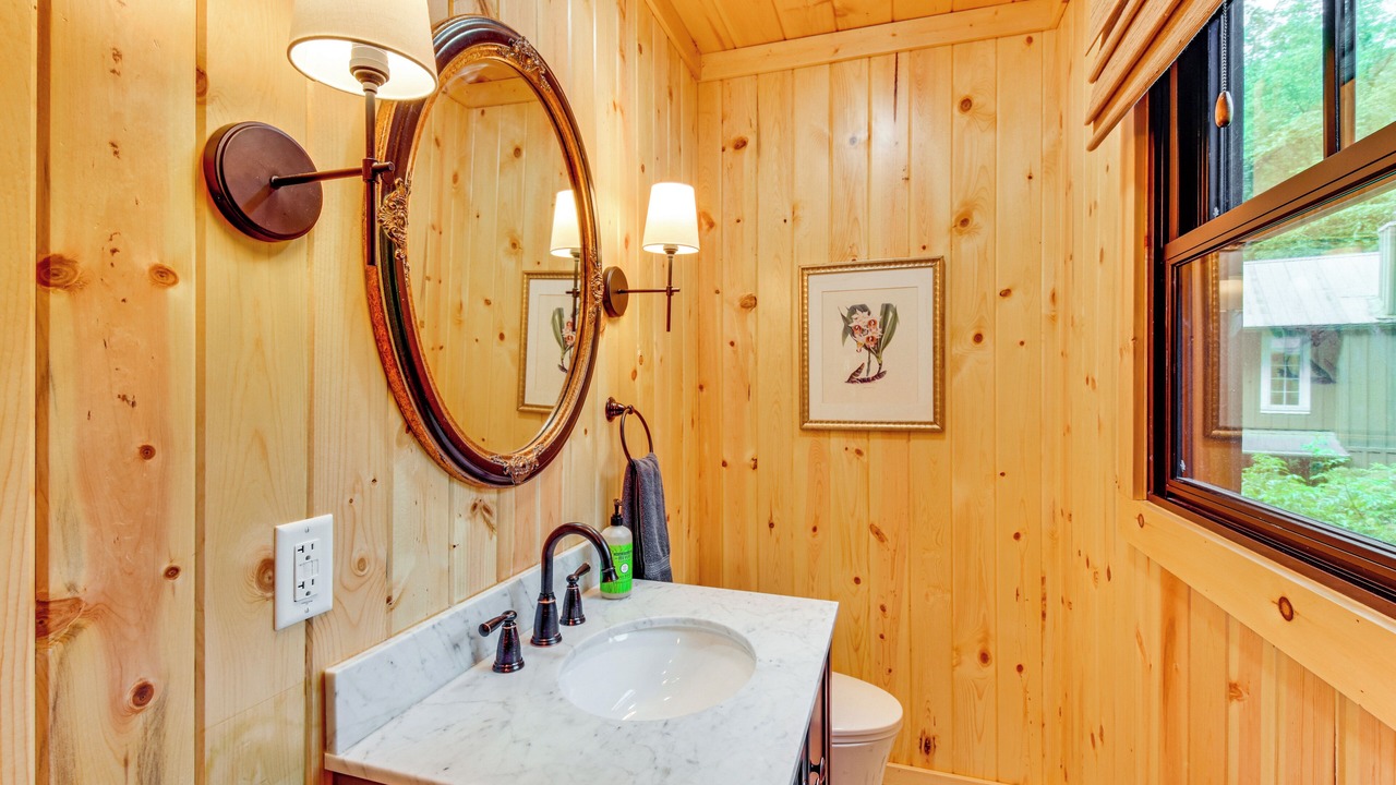 Photo of Bathroom in Mirror Lake