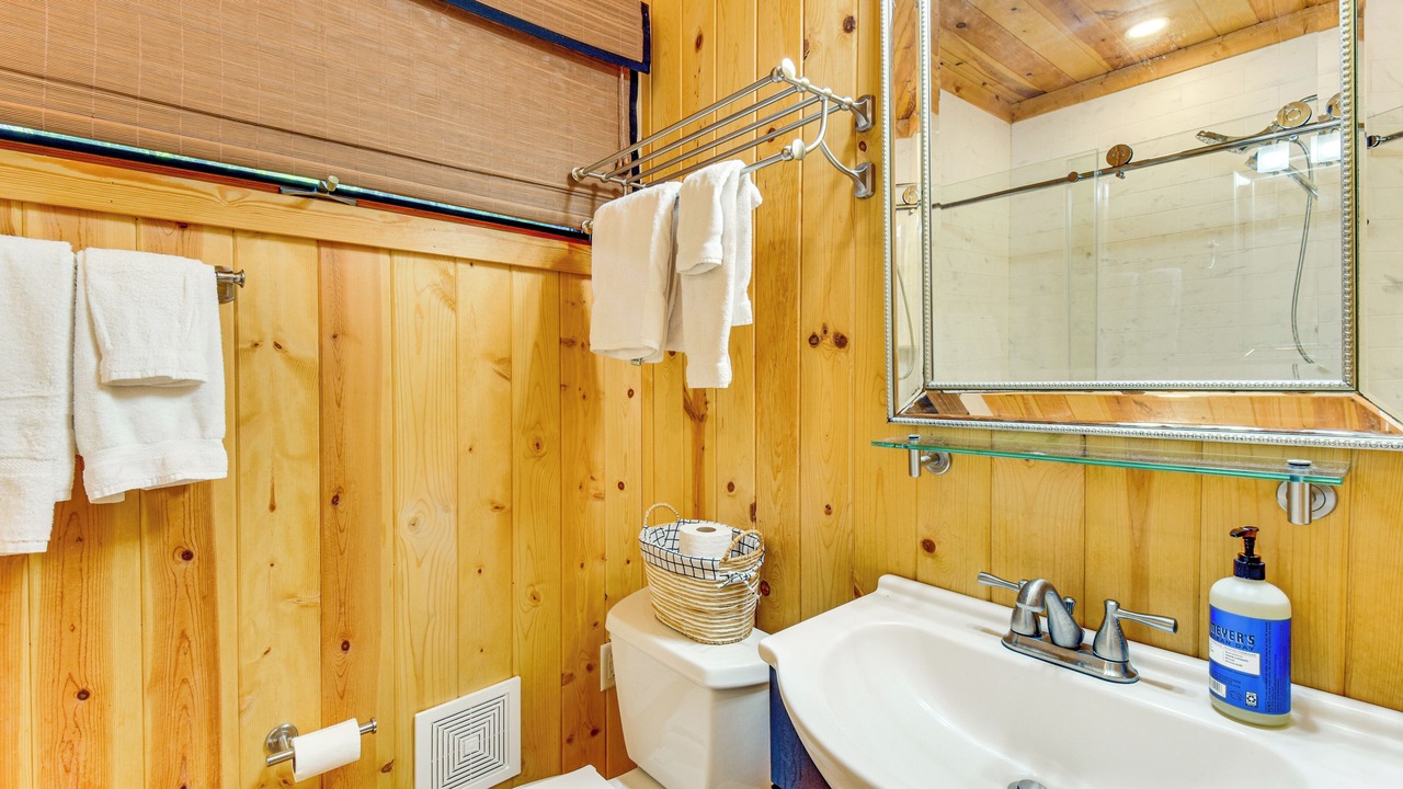Photo of Bathroom in Mirror Lake