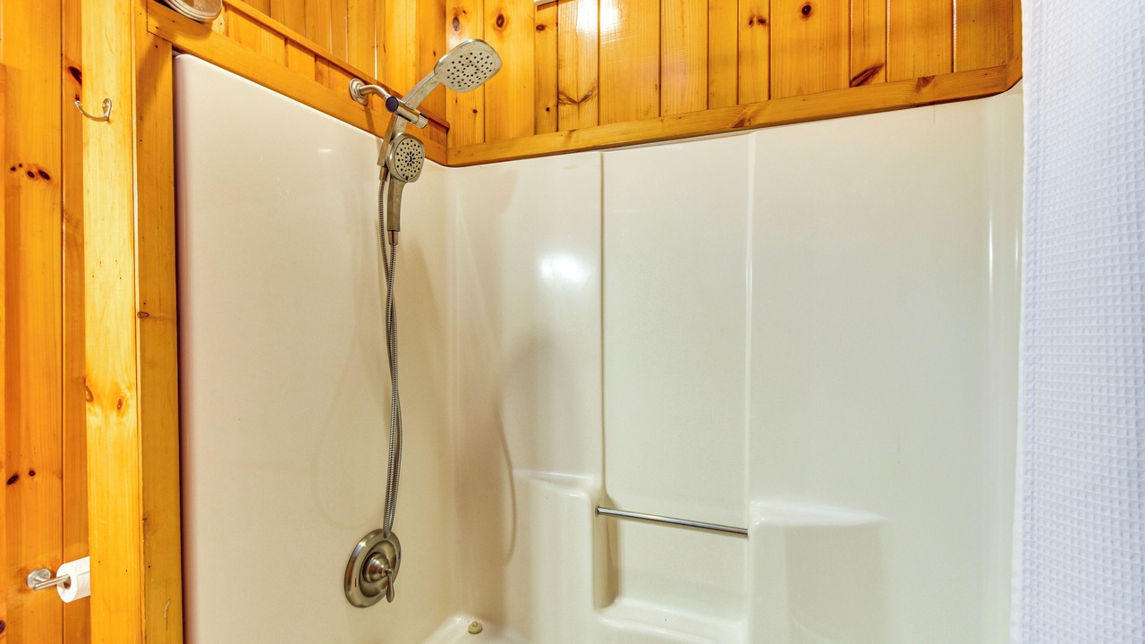 Photo of Bathroom in Mirror Lake