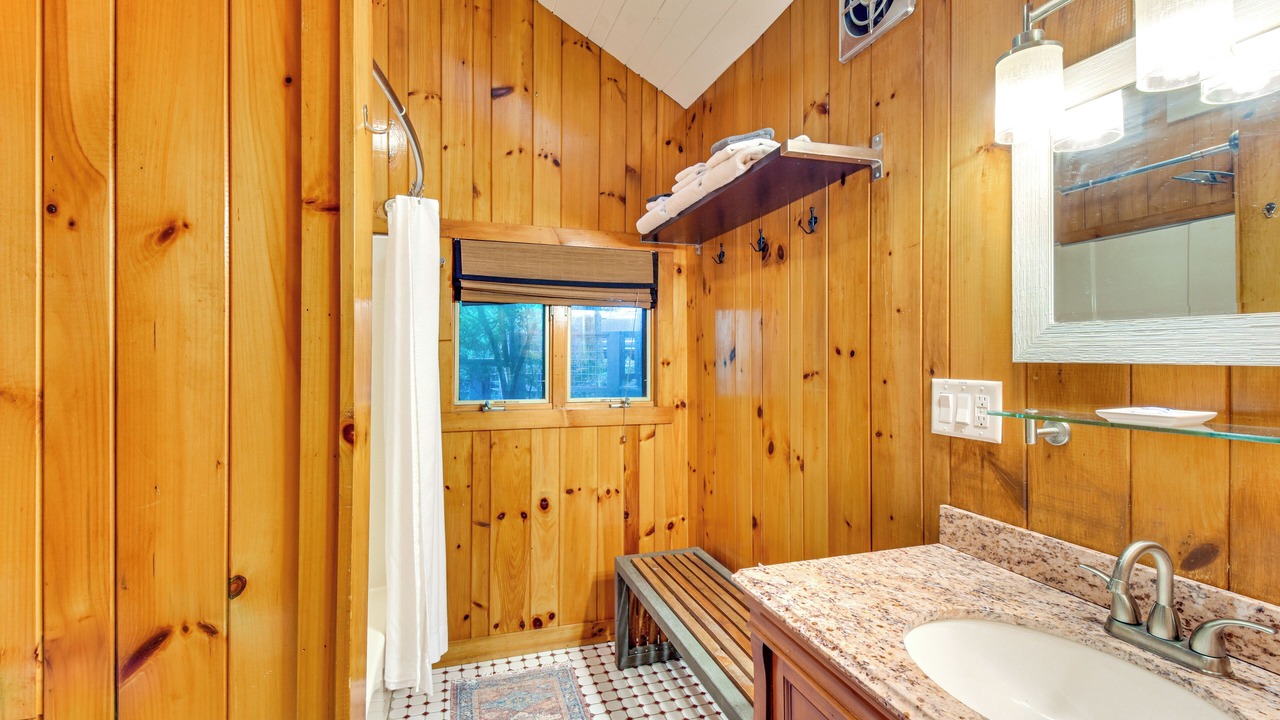 Photo of Bathroom in Mirror Lake