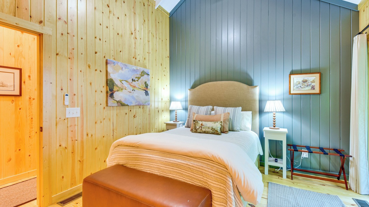 Photo of Bedroom in Mirror Lake