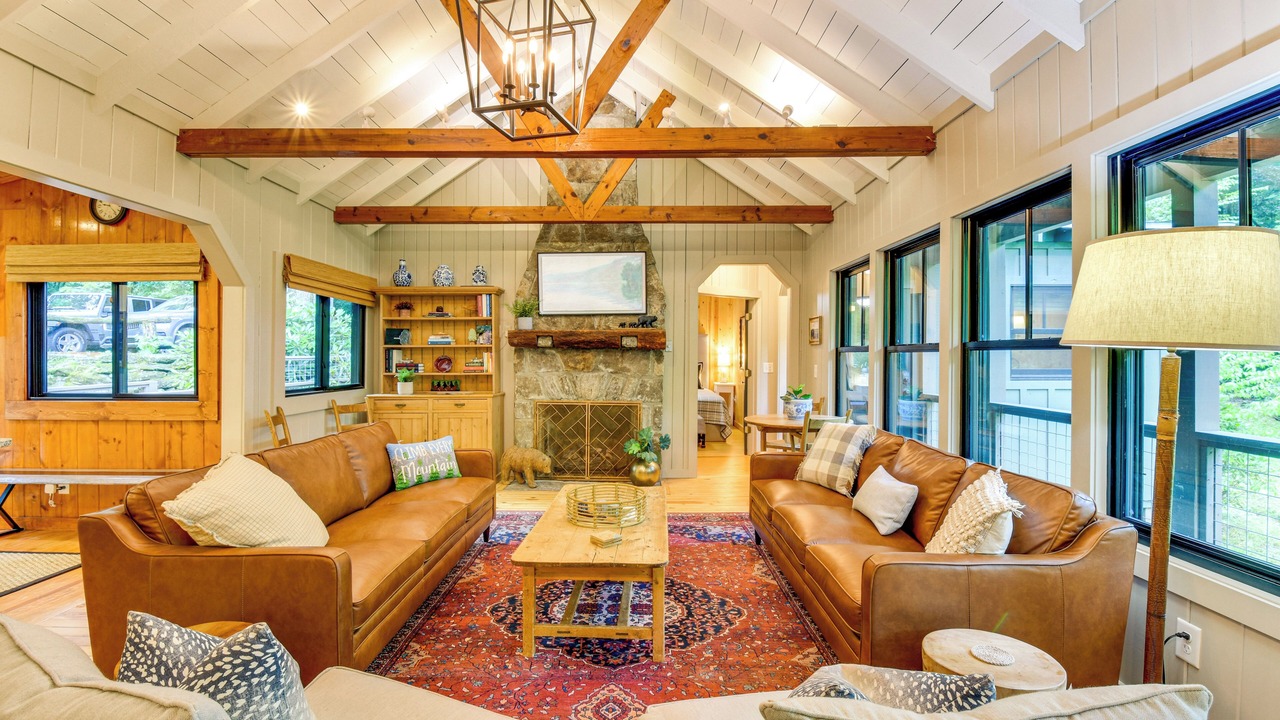 Photo of Livingroom in Mirror Lake