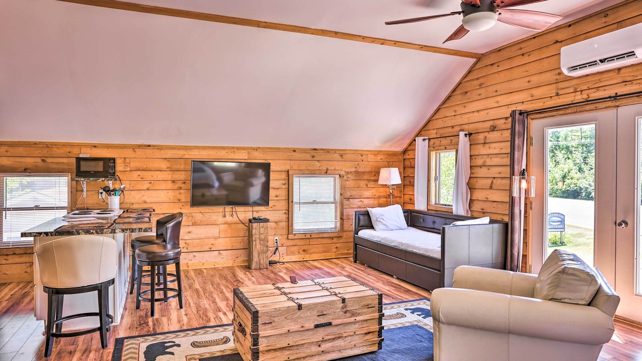 Photo of Livingroom in Suttons Bay