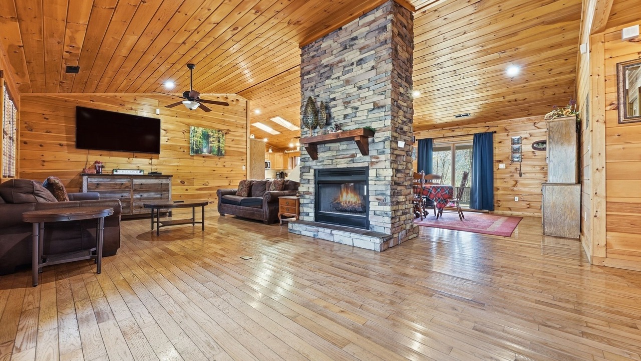 Photo of Livingroom in Cosby