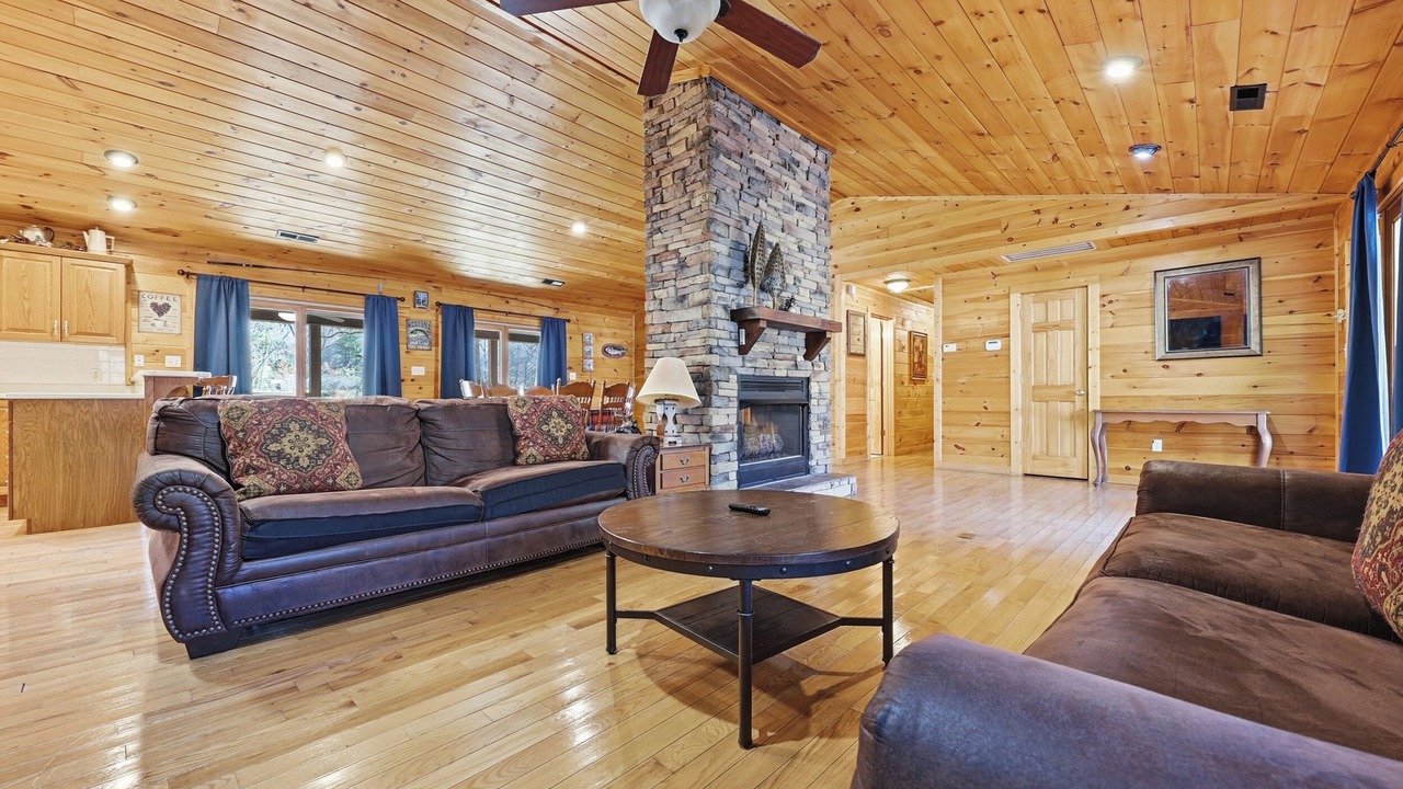 Photo of Livingroom in Cosby