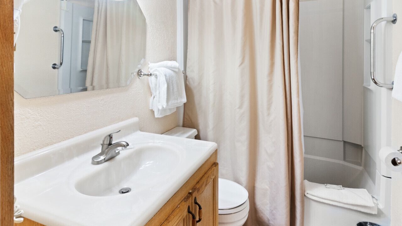 Photo of Bathroom in Edray