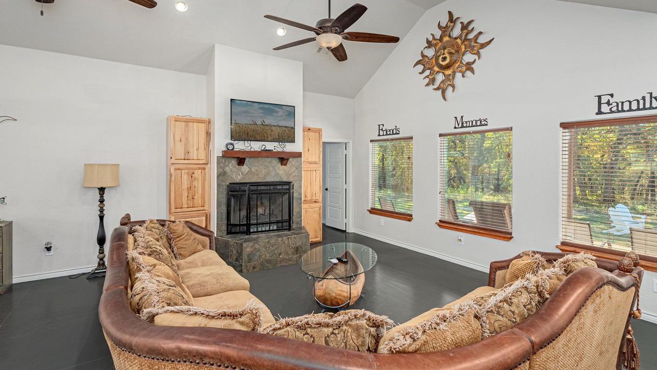 Photo of Livingroom in Kingston