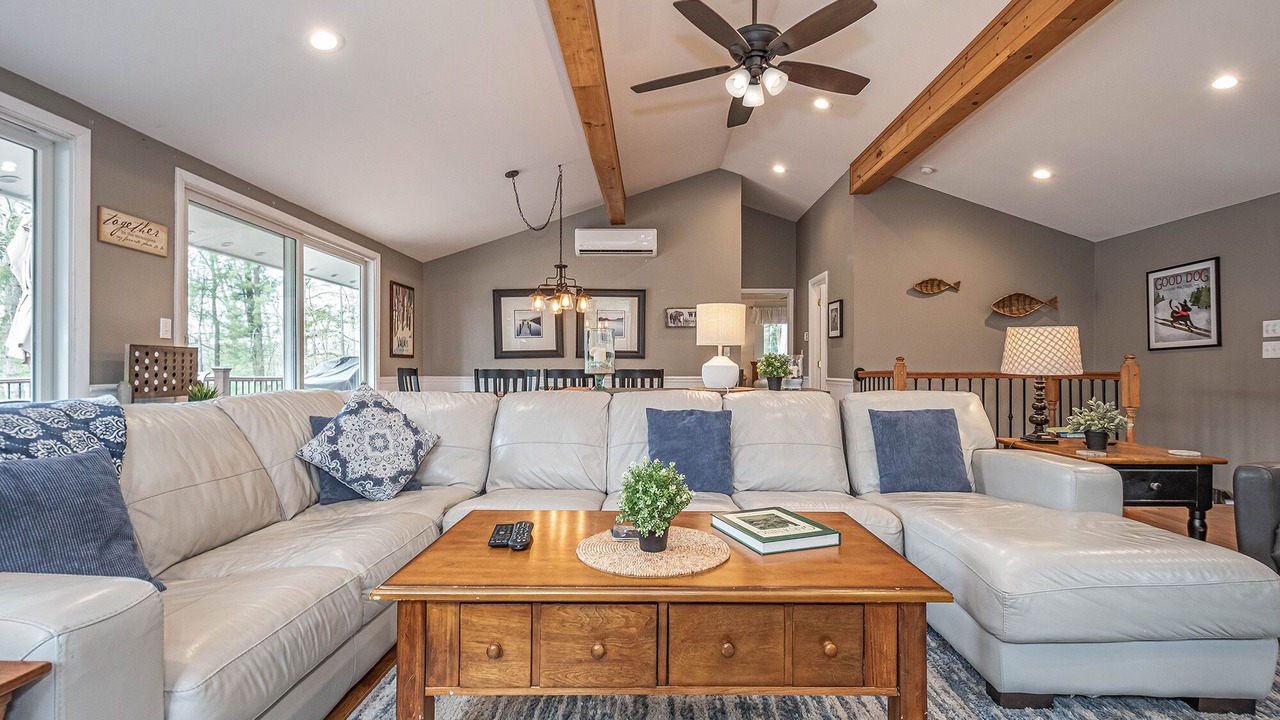 Photo of Livingroom in McHenry