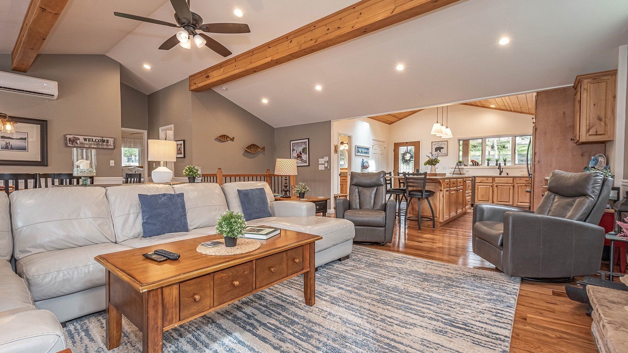 Photo of Livingroom in McHenry