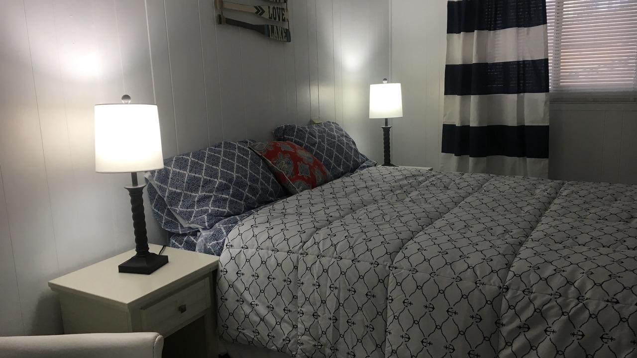 Photo of Bedroom in Andersonville