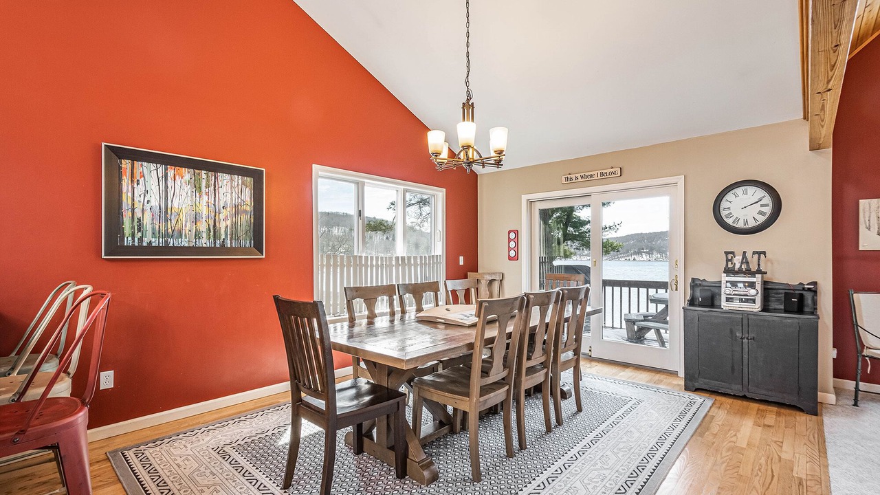Photo of Livingroom in McHenry