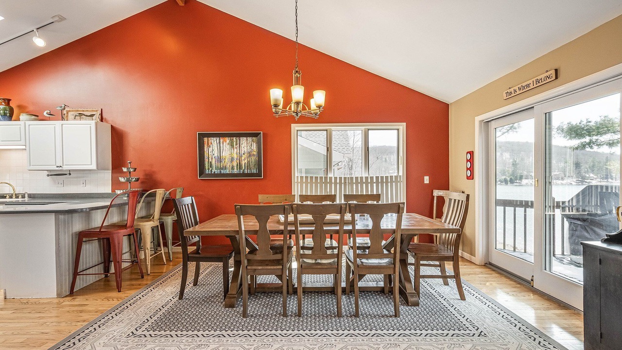 Photo of Livingroom in McHenry