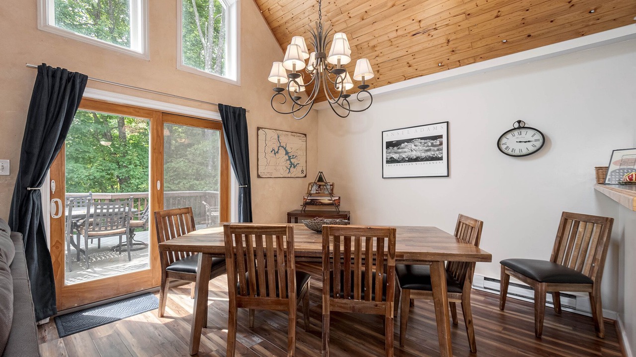 Photo of Livingroom in North Glade Hills