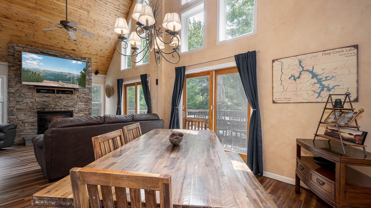 Photo of Livingroom in North Glade Hills