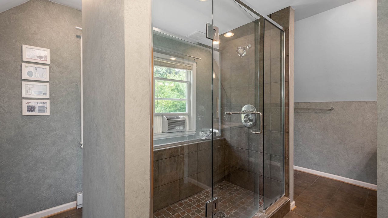 Photo of Bathroom in North Glade Hills