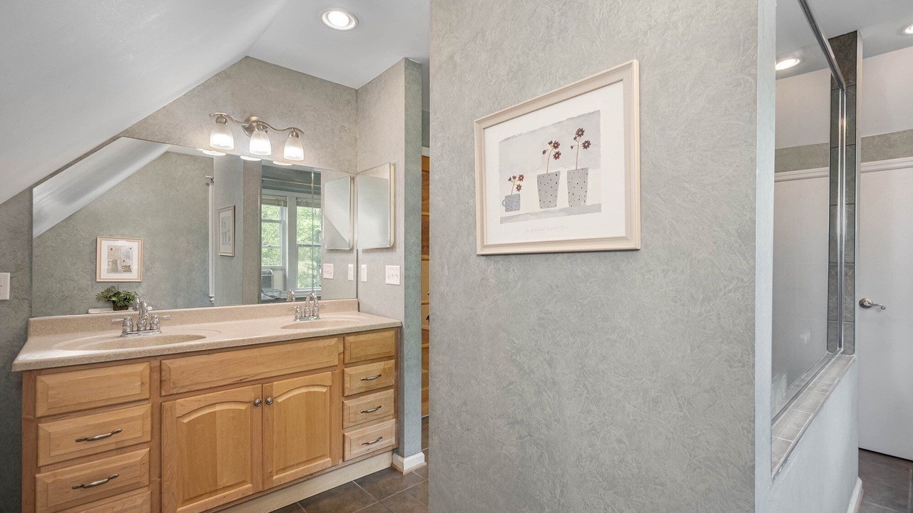 Photo of Bathroom in North Glade Hills