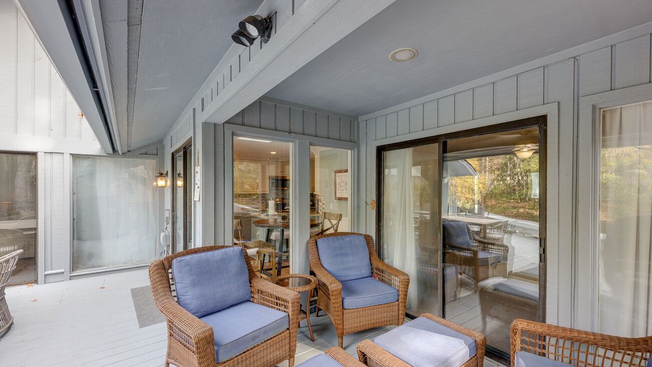 Photo of Patio Balcony in Heritage Woods