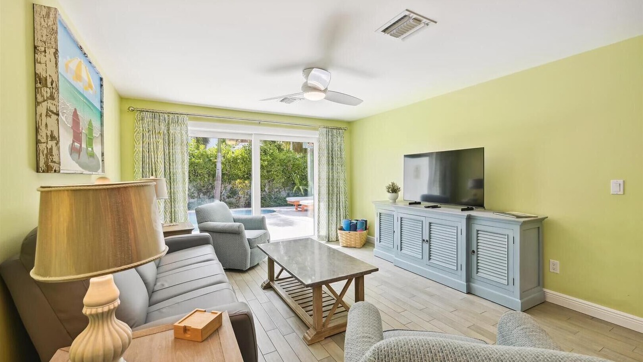 Photo of Livingroom in Holmes Beach