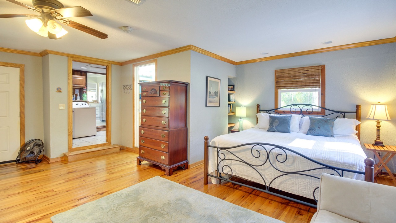 Photo of Bedroom in Crescent