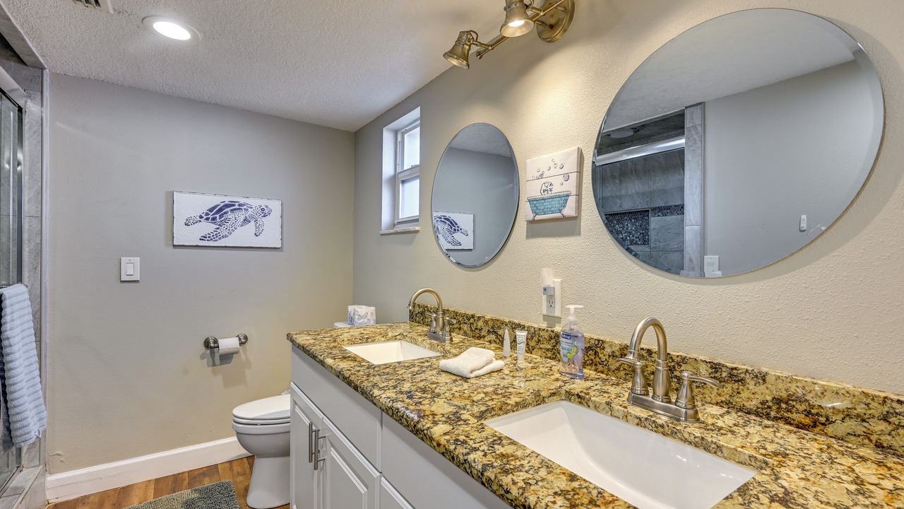 Photo of Bathroom in Orient Park