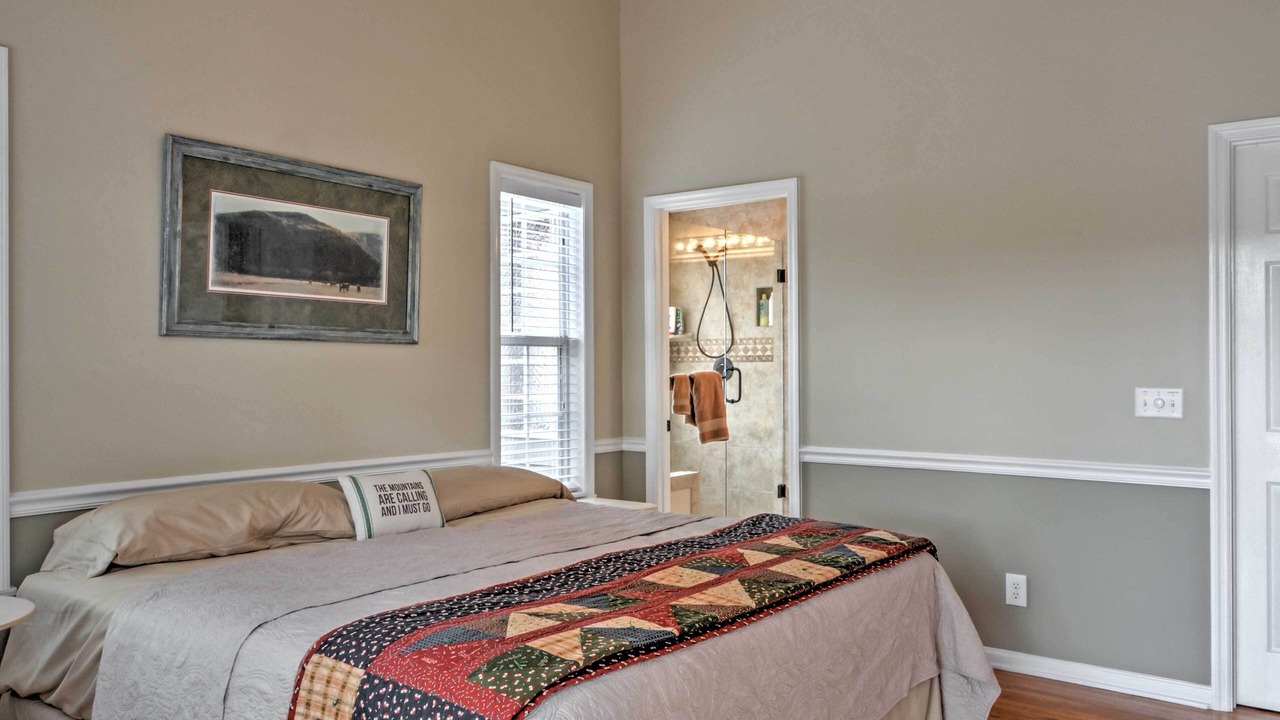 Photo of Bedroom in Hiawassee