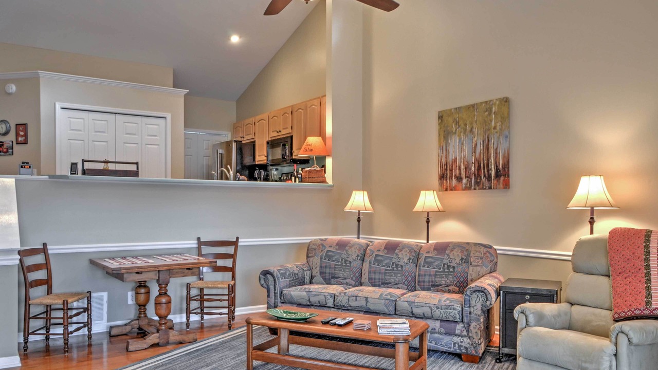 Photo of Livingroom in Hiawassee