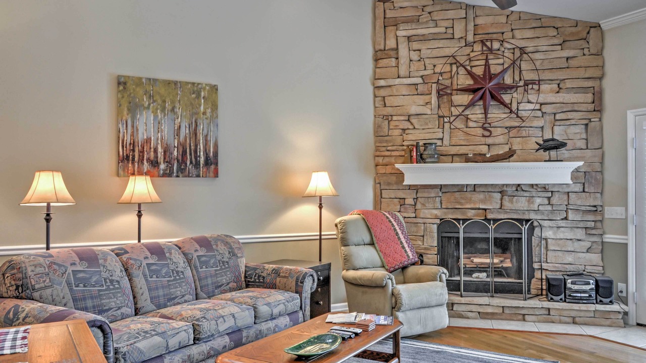 Photo of Livingroom in Hiawassee