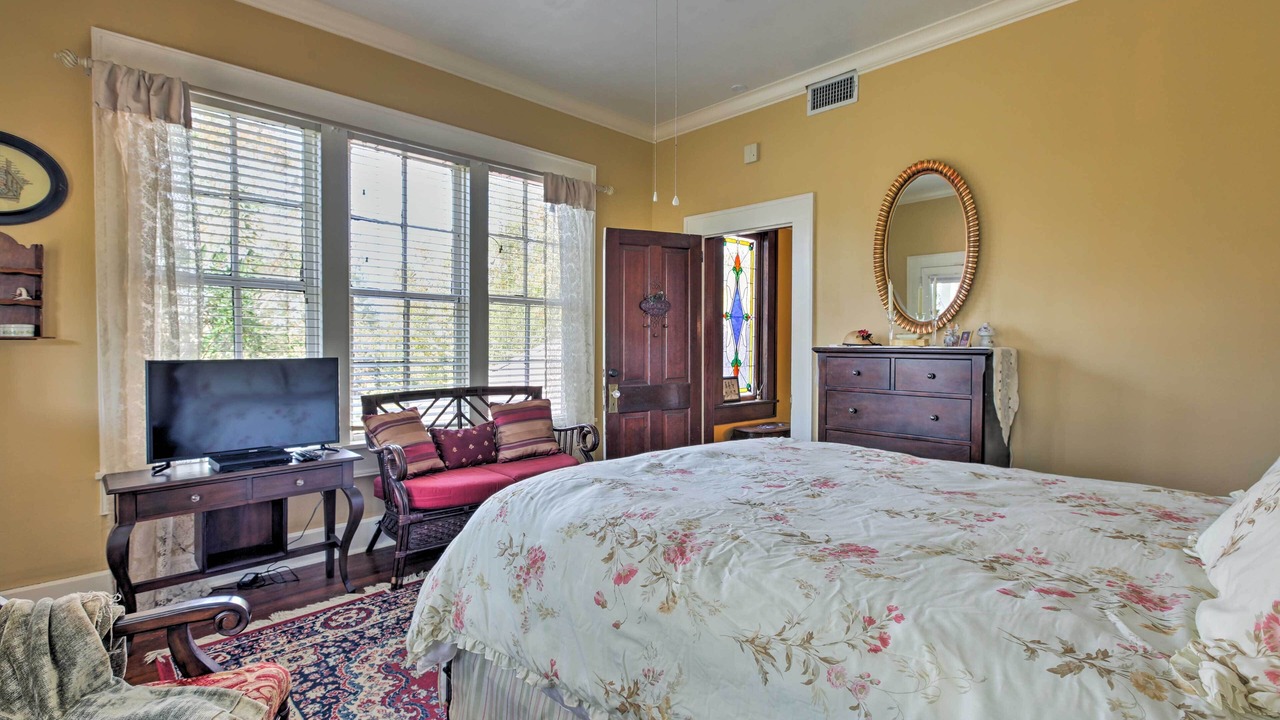 Photo of Bedroom in Huntington