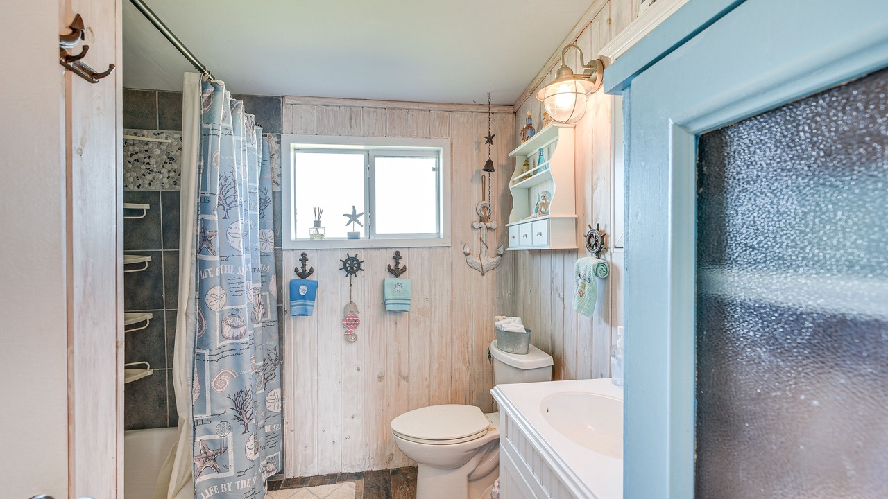 Photo of Bathroom in Surfside Beach