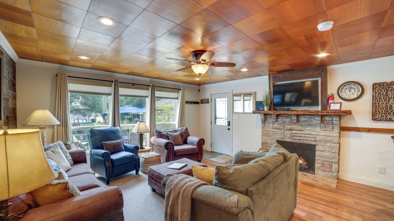 Photo of Livingroom in Monticello