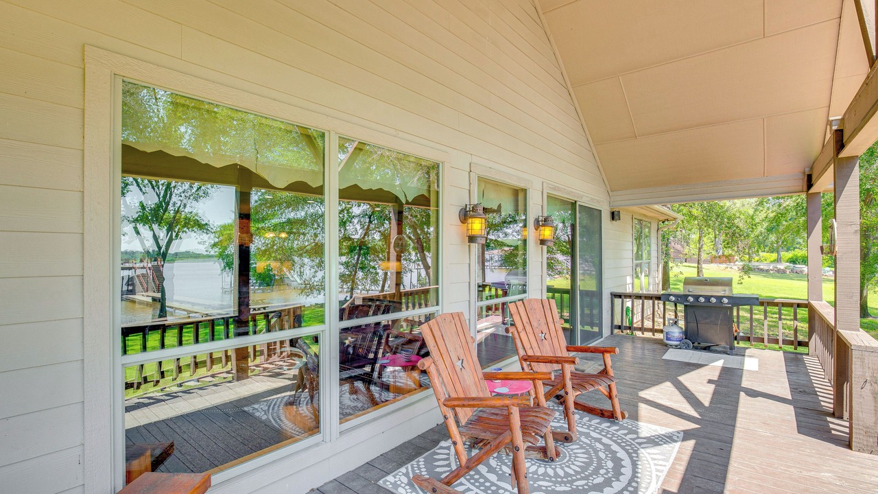 Photo of Patio Balcony in Log Cabin