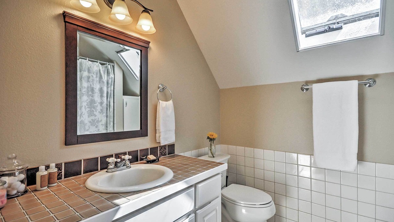 Photo of Bathroom in Banks