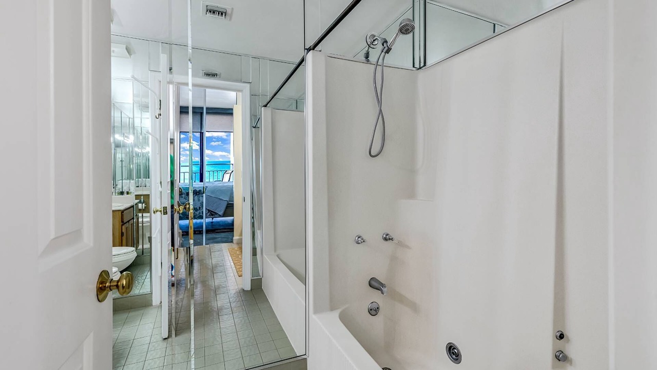 Photo of Bathroom in Garden City